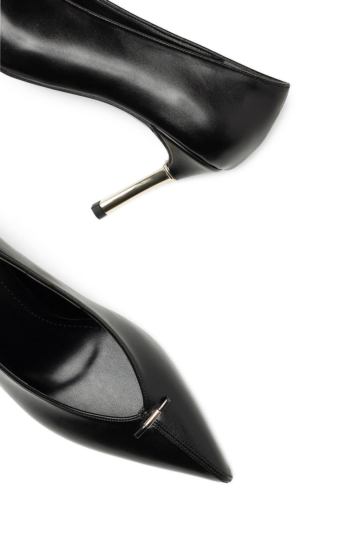 Kadın Kısa İnce Topuklu Toka Detaylı Sivri Burun Düz Stiletto Siyah Ayakkabı