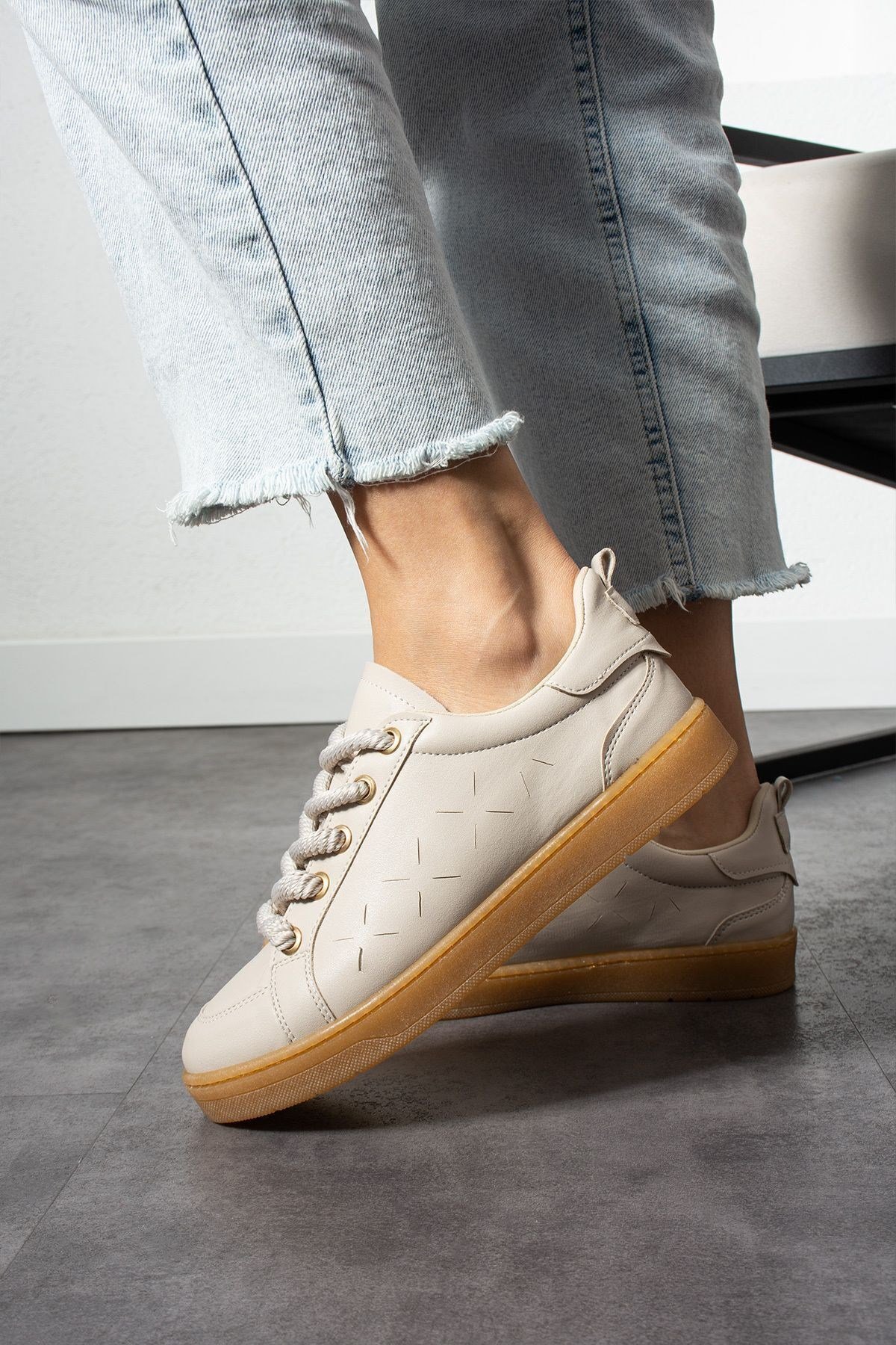 Bej Kadın Kalın Bağcıklı Deri Görünümlü Rahat Kadın Spor Ayakkabı Sneakers
