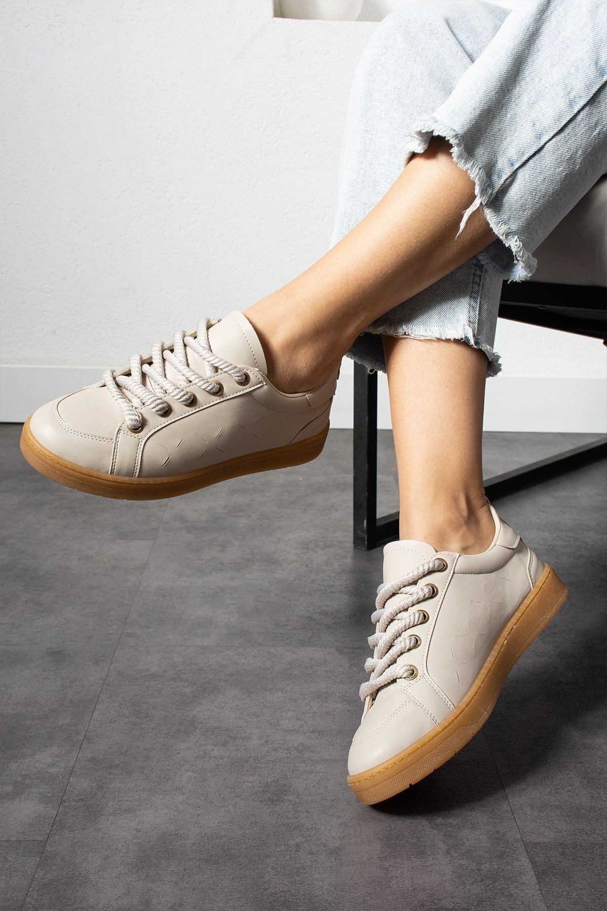 Bej Kadın Kalın Bağcıklı Deri Görünümlü Rahat Kadın Spor Ayakkabı Sneakers