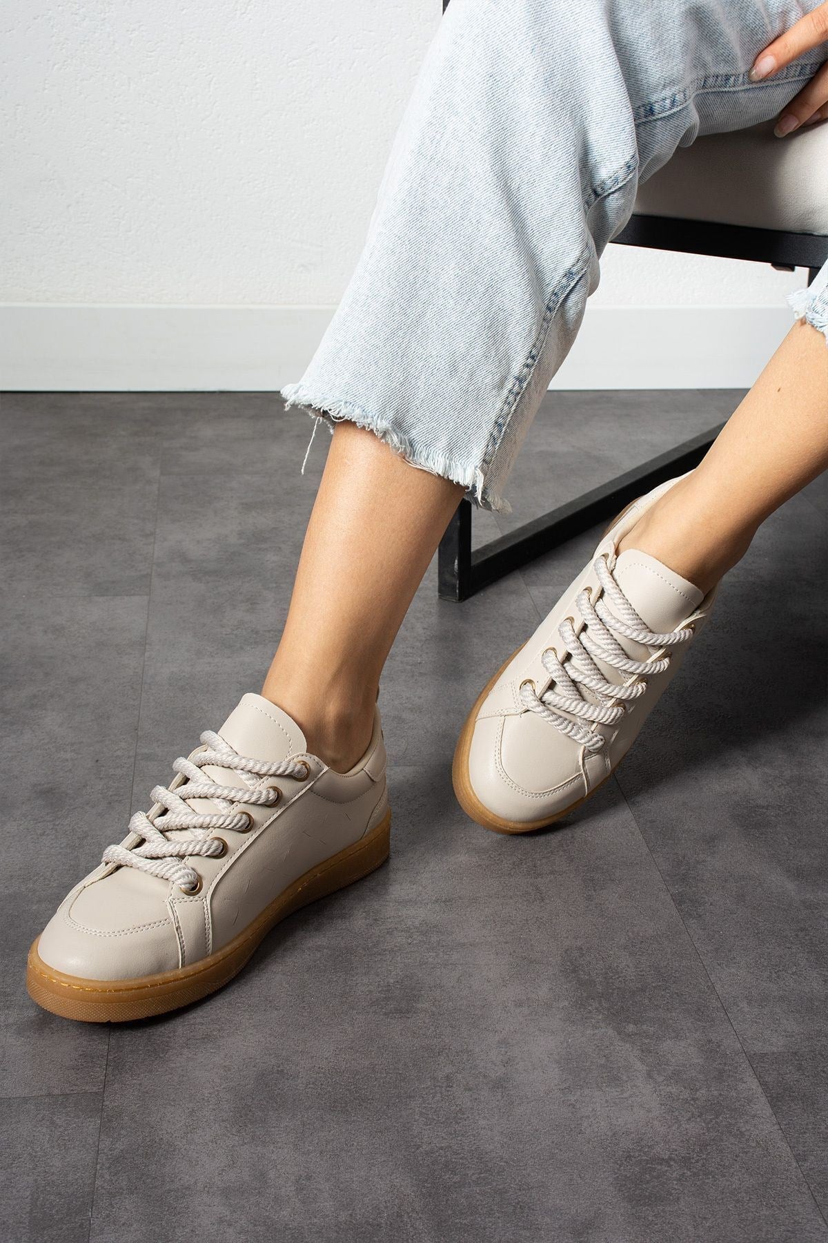 Bej Kadın Kalın Bağcıklı Deri Görünümlü Rahat Kadın Spor Ayakkabı Sneakers