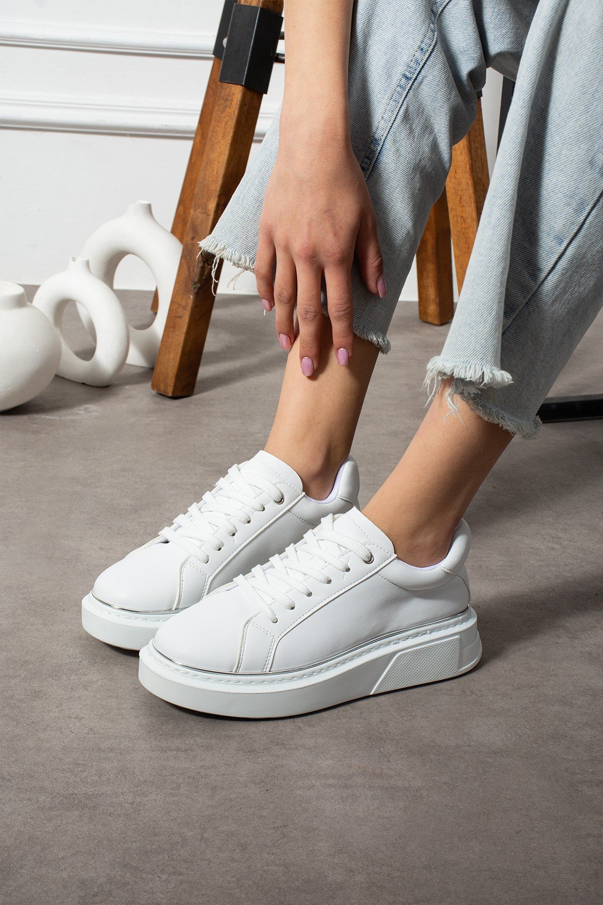 Beyaz Bağcıklı Şerit Detaylı Kadın Spor Ayakkabı Sneakers