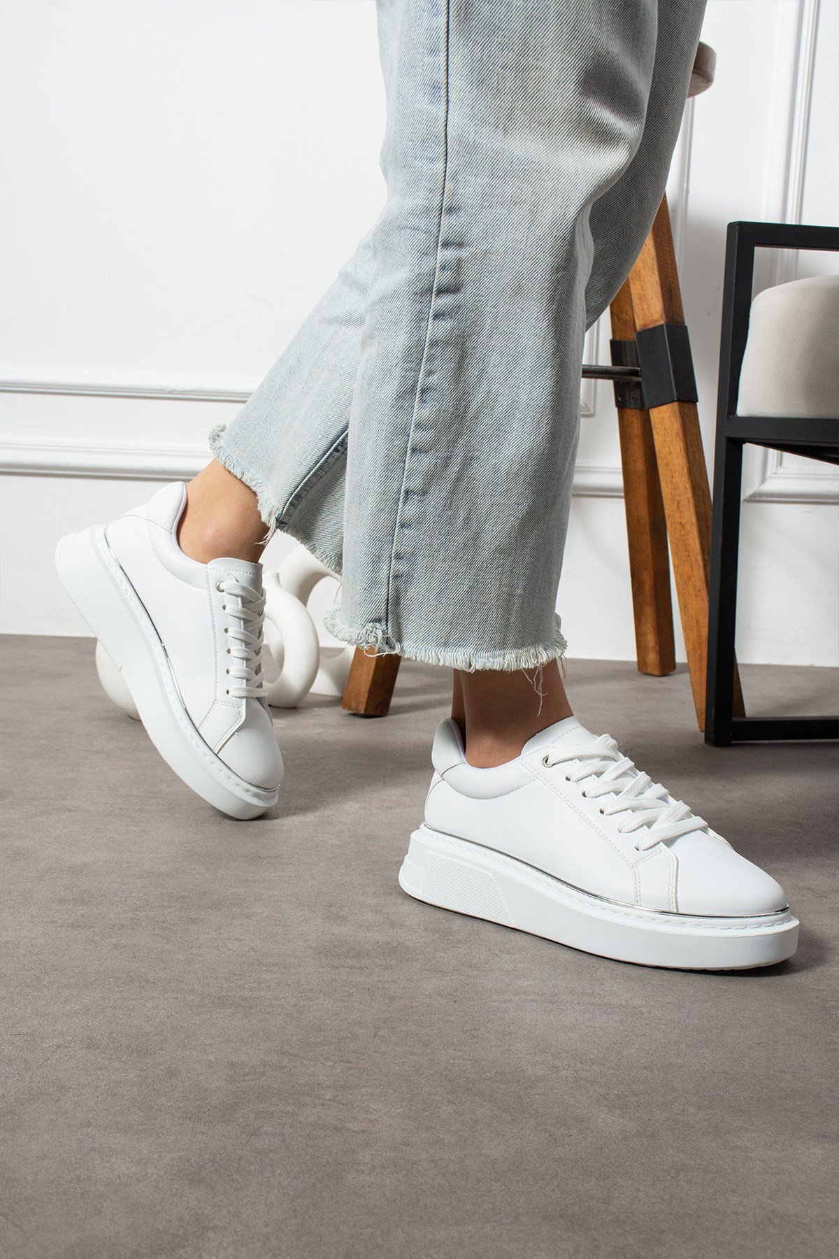 Beyaz Bağcıklı Şerit Detaylı Kadın Spor Ayakkabı Sneakers