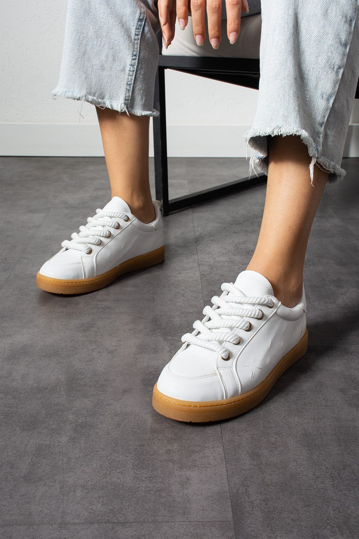 Beyaz Kadın Kalın Bağcıklı Deri Görünümlü Rahat Kadın Spor Ayakkabı Sneakers