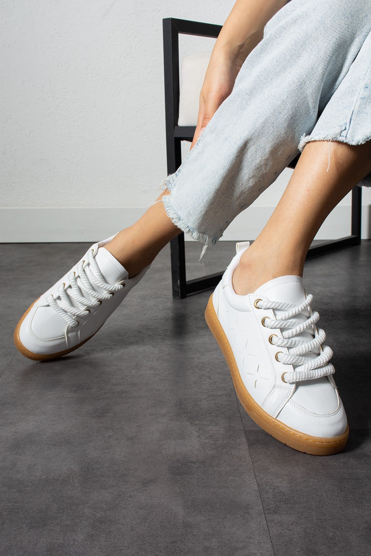 Beyaz Kadın Kalın Bağcıklı Deri Görünümlü Rahat Kadın Spor Ayakkabı Sneakers
