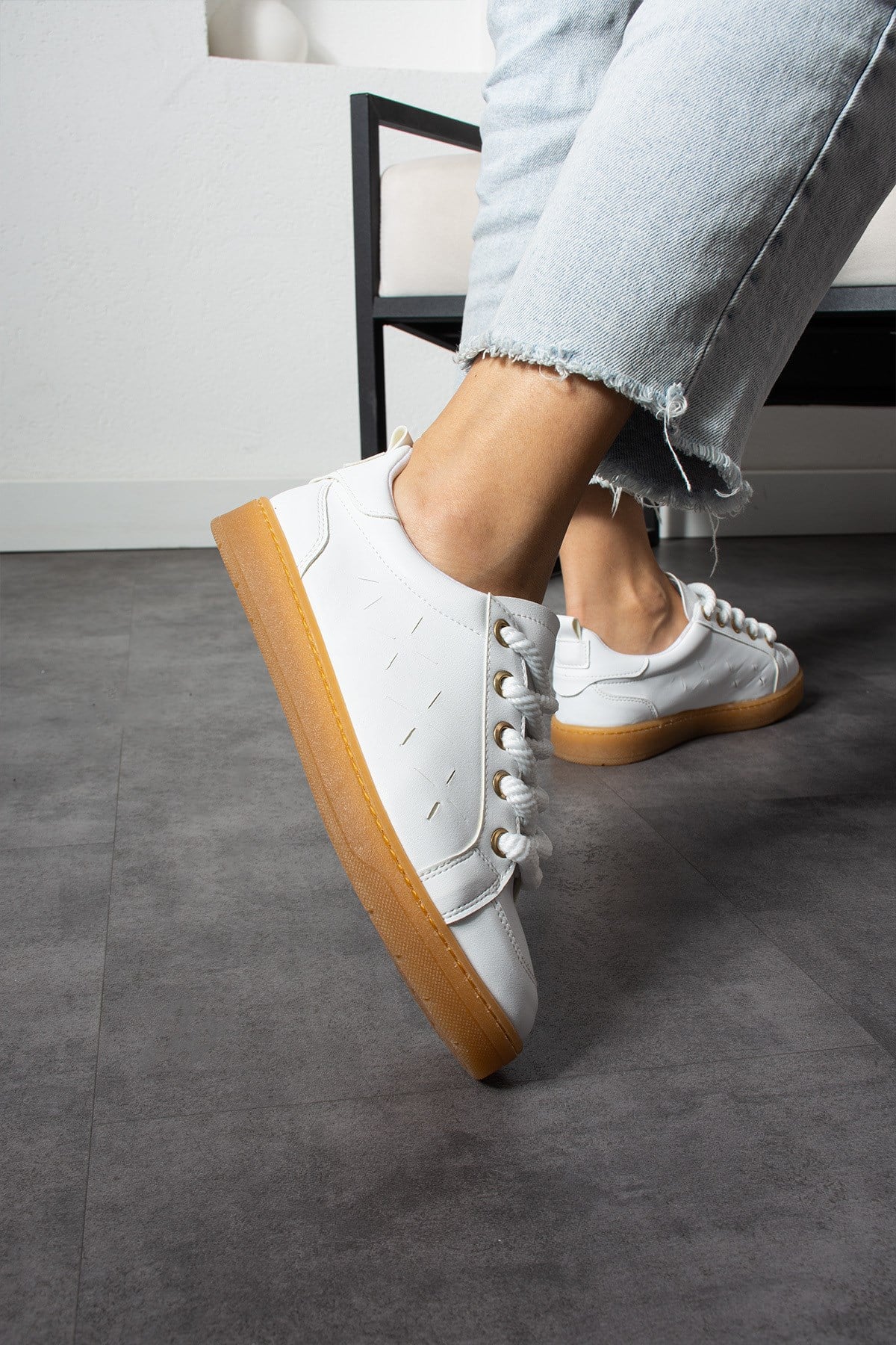 Beyaz Kadın Kalın Bağcıklı Deri Görünümlü Rahat Kadın Spor Ayakkabı Sneakers