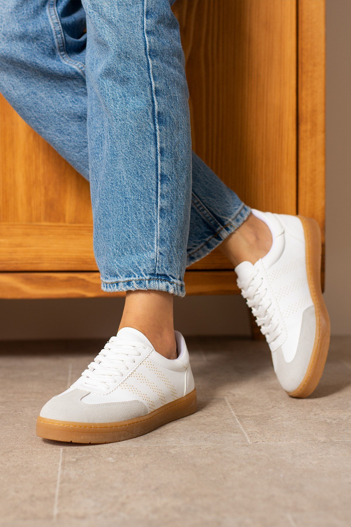 Beyaz Kadın Logo Detaylı Spor Ayakkabı Kadın Sneakers