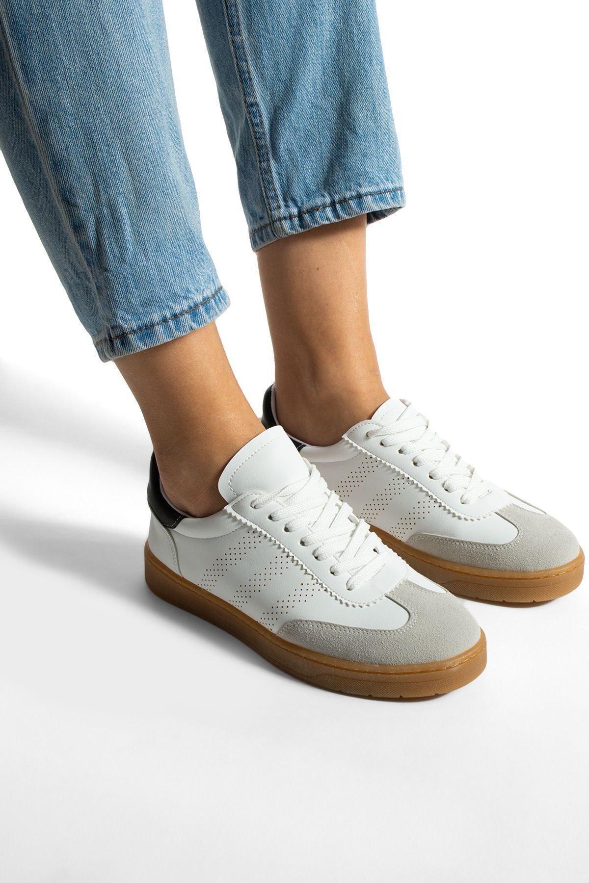 Beyaz-Siyah Kadın Logo Detaylı Spor Ayakkabı Kadın Sneakers