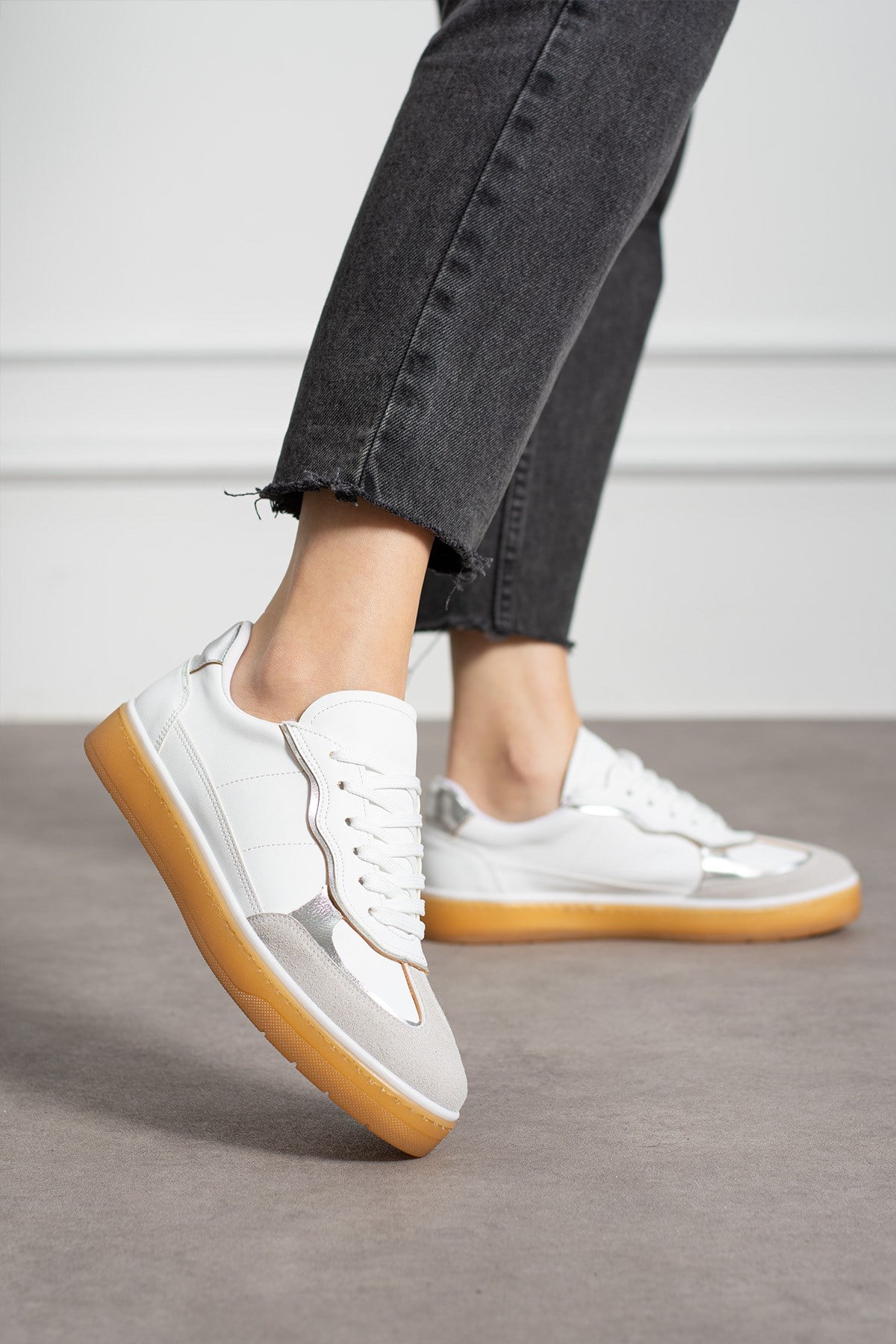 Kadın Sneaker Bağcıklı Rahat Parçalı Ortopedik Taban Günlük  Spor Ayakkabı Beyaz