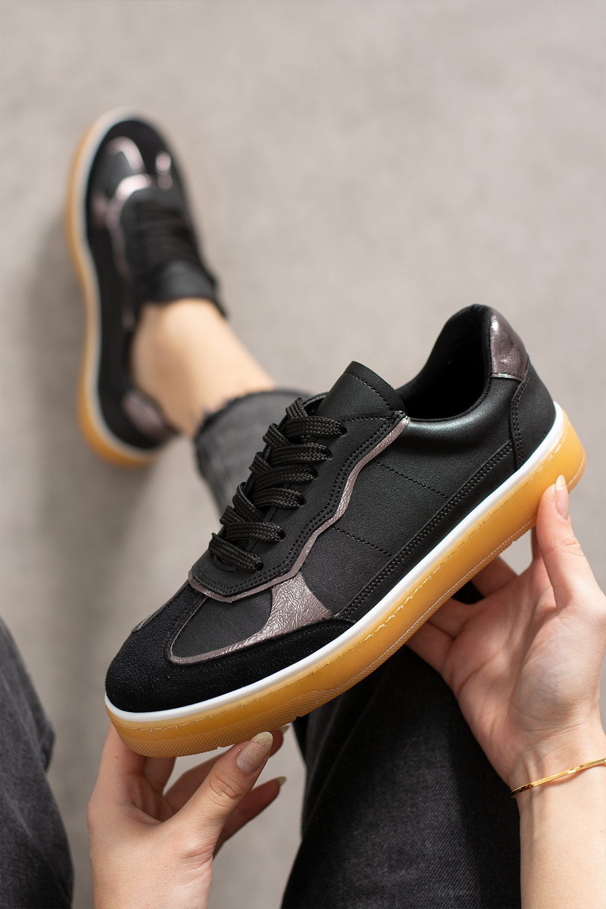 Kadın Sneaker Bağcıklı Rahat Parçalı Ortopedik Taban Günlük  Spor Ayakkabı Siyah