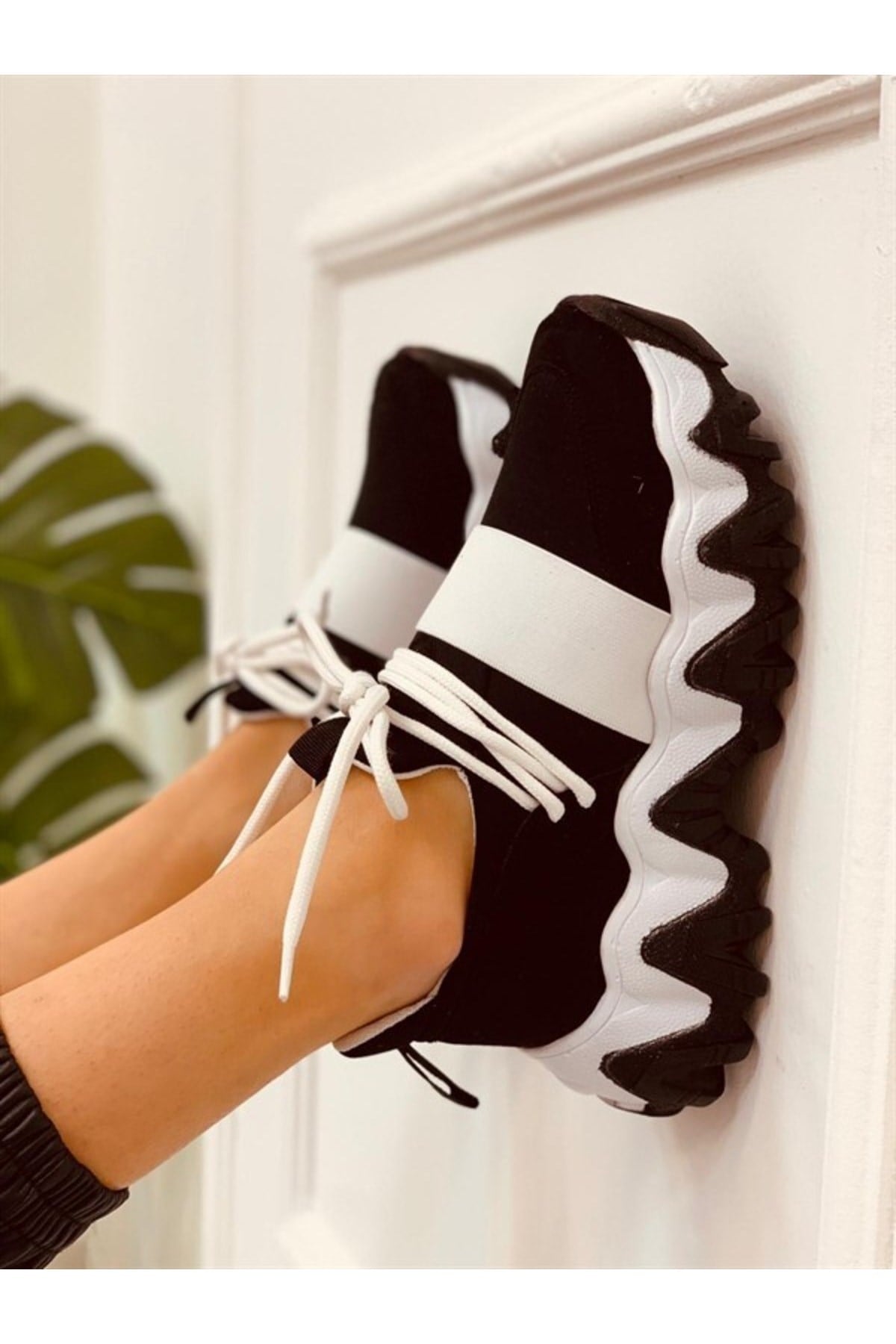 Siyah Beyaz Bağcık Detaylı Rahat Kadın Sneakers Spor Ayakkabı