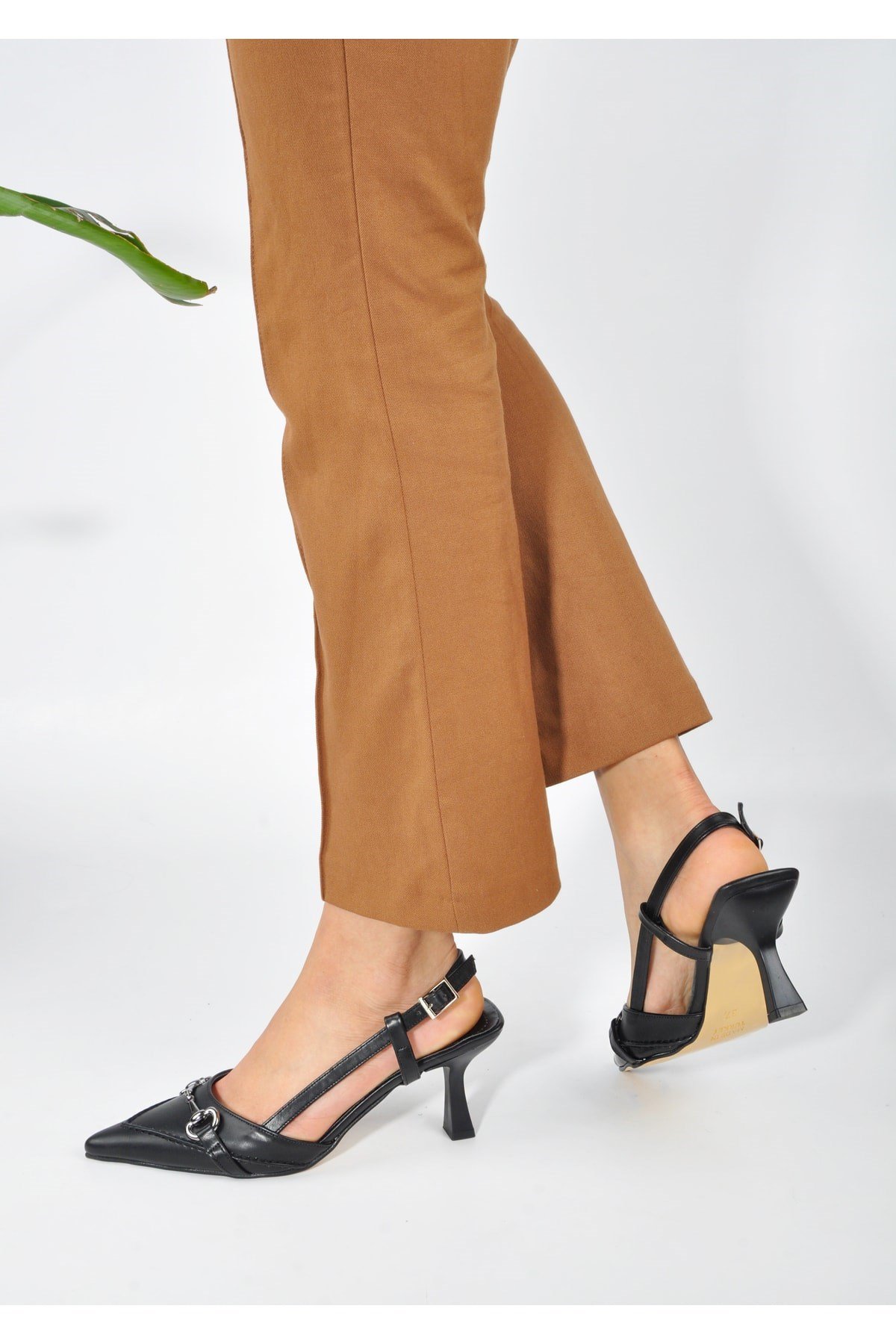 Siyah Deri Moss Toka Detay Kadın Stiletto