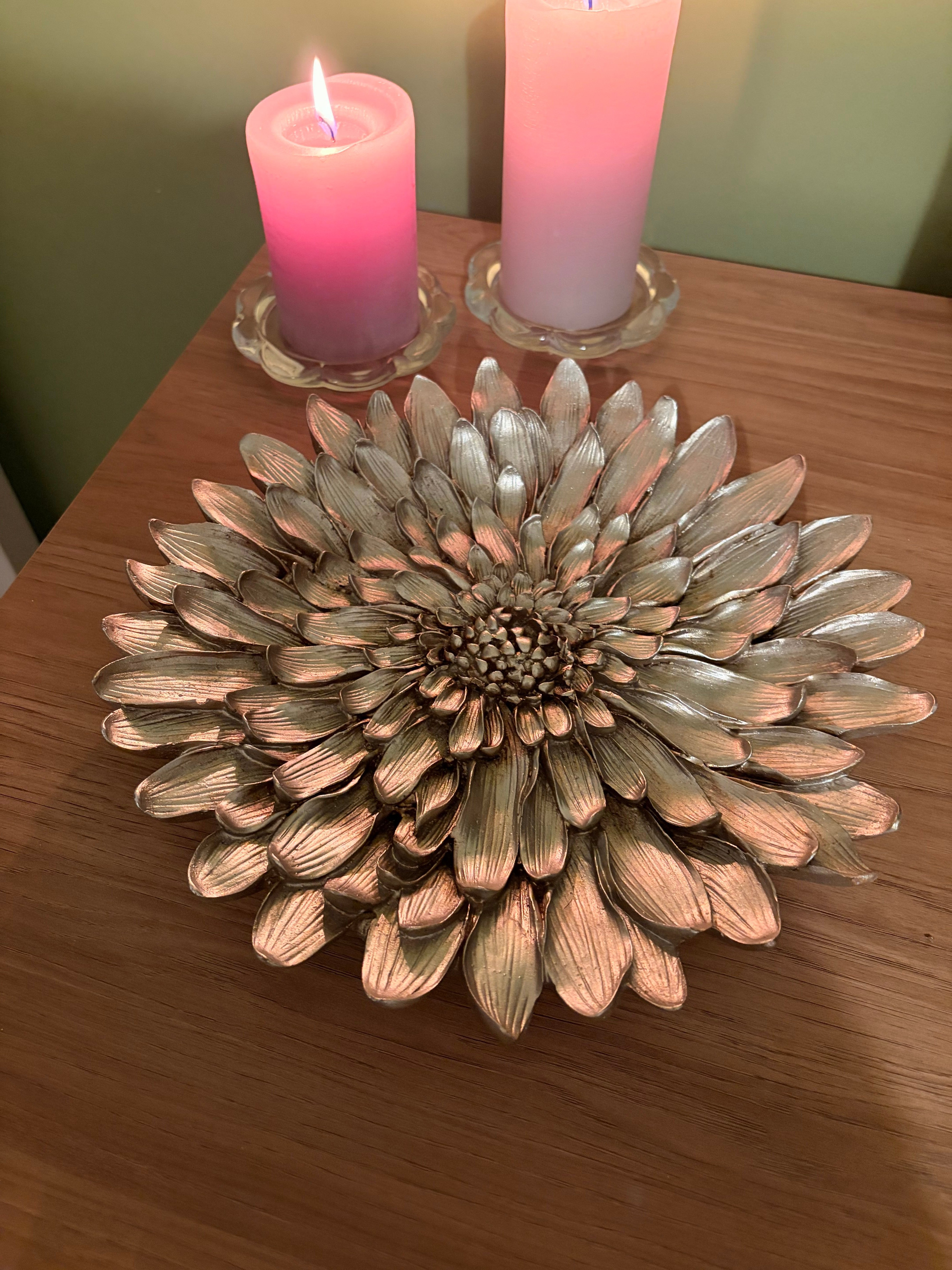 Dekoratif Çiçek Tabak / Duvar Süsü – Eskitme Gümüş / Şampanya (28 cm)   