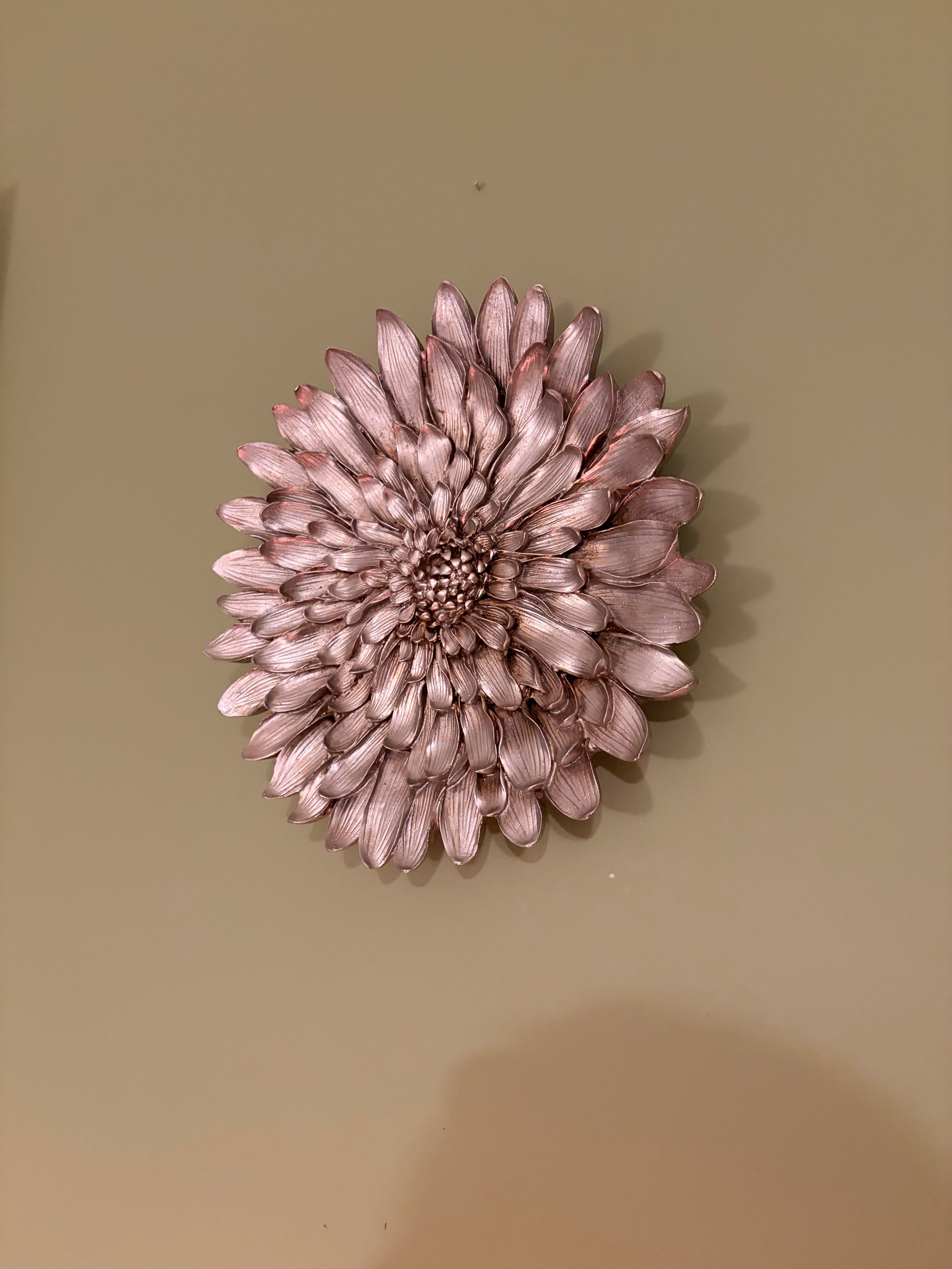 Dekoratif Çiçek Tabak / Duvar Süsü – Eskitme Gümüş / Şampanya (28 cm)   