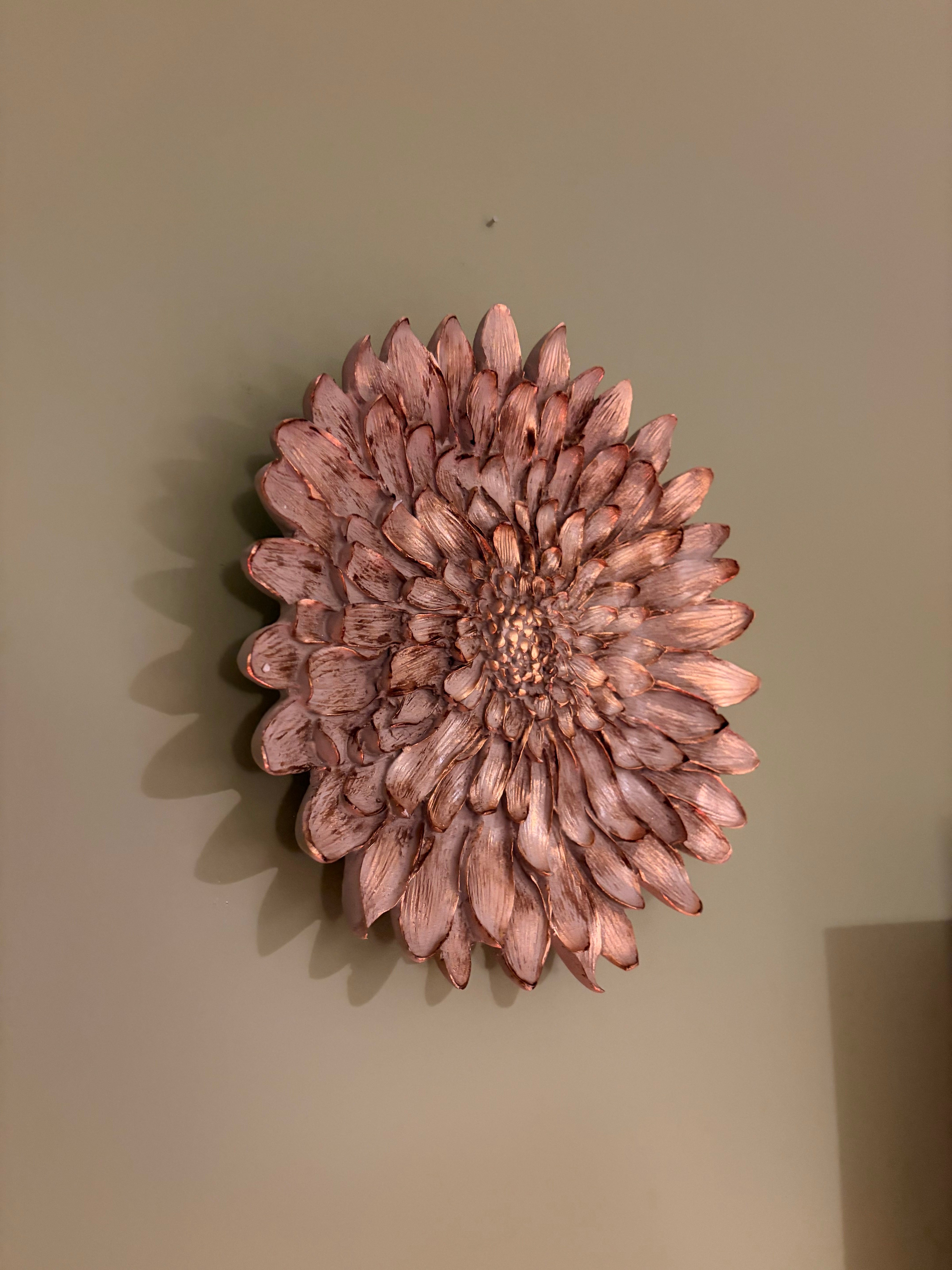 Dekoratif Çiçek Tabak / Sunumluk – Vizon & Altın Yaldız Eskitme (28 cm)   
