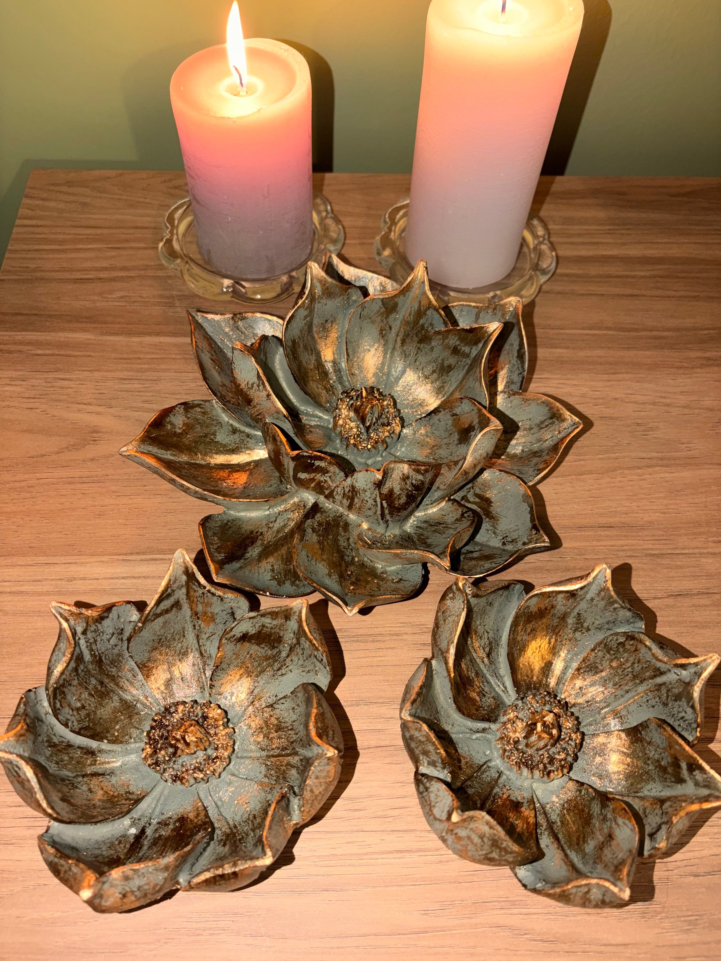 Şık Hediyelik Sehpa Üzeri Lotus Çiçek Seti