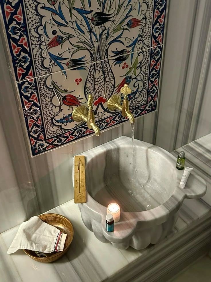 Beyaz Mermer Kavun Dılım Kurna
