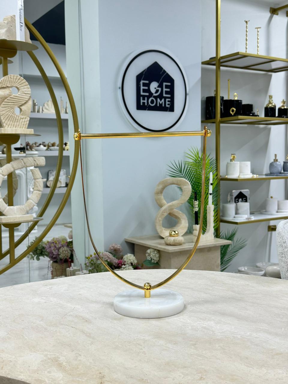 DEKORATİF BEYAZ TABANLI DOĞAL MERMER GOLD U HAVLULUK