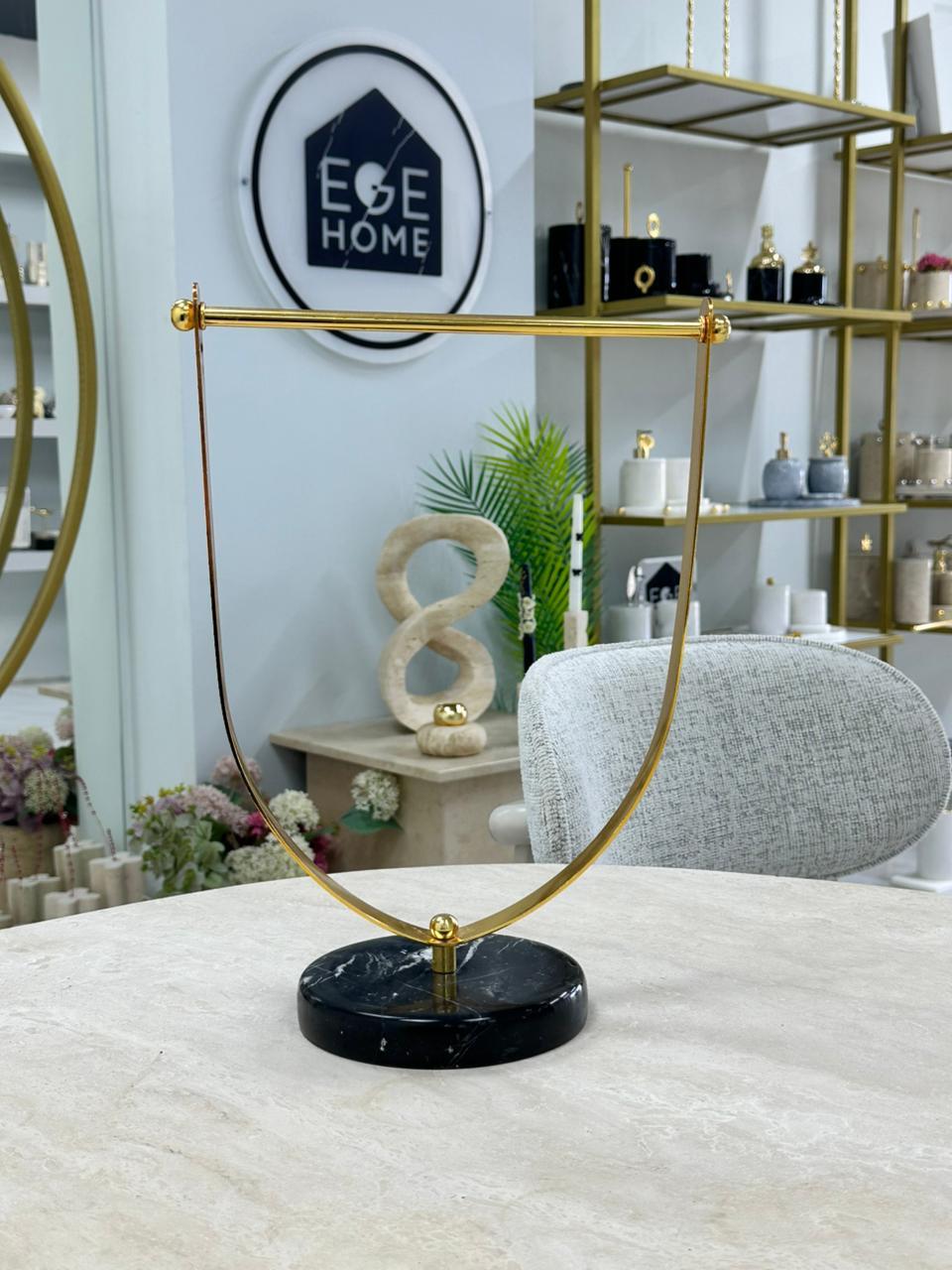 DEKORATİF SİYAH TABANLI DOĞAL MERMER GOLD U HAVLULUK