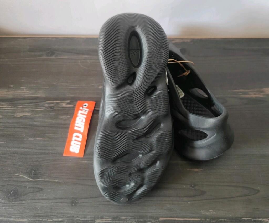 Adidas Yeezy Foam RNR Kids “Onyx” – HP5347