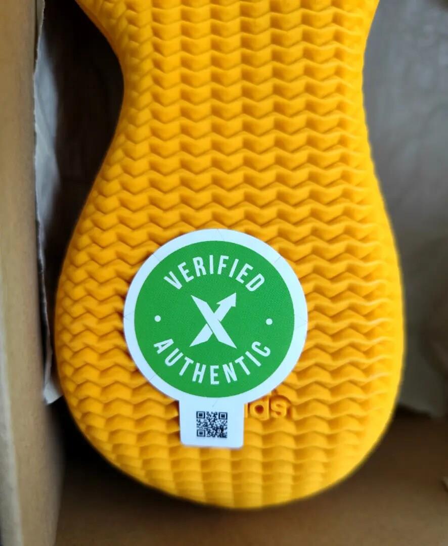 Adidas Yeezy Knit Runner Sulfur sneakers