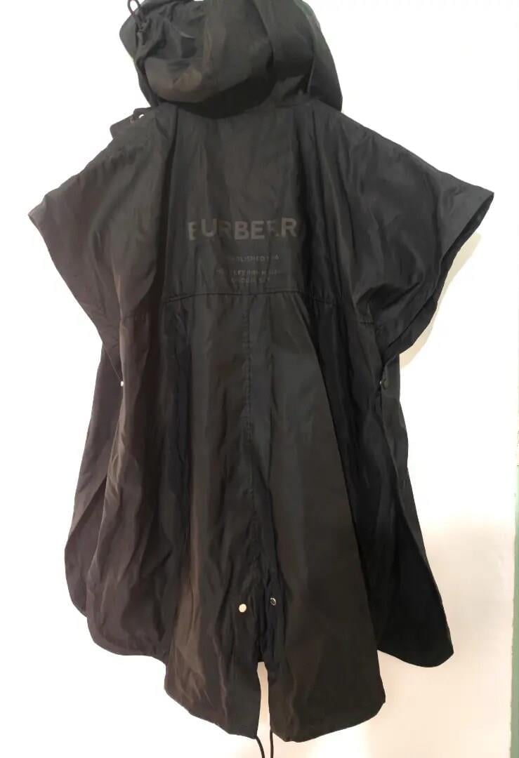 Burberry Iconic Horseferry Hooded Cape - 8038393