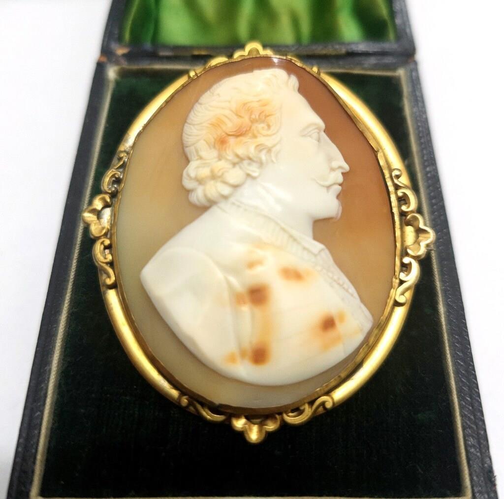 Cameo Deniz Kabuğu 9 Ayar Altın Broş