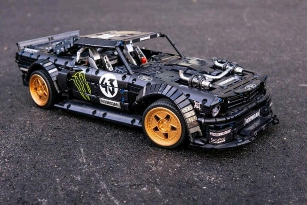 DECOOL 33003 1:8 Ford Mustang Hoonicorn Technic Series