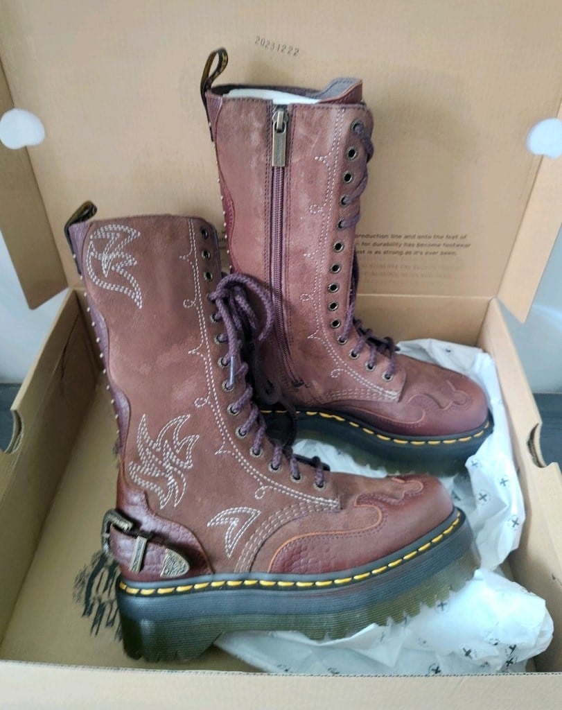 Dr Martens 1b99 Suede Quad in Brown