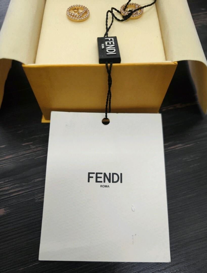 F Is Fendi Küpe