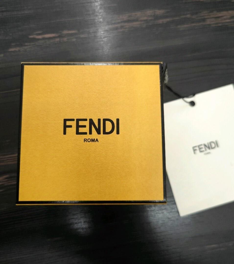 F Is Fendi Küpe