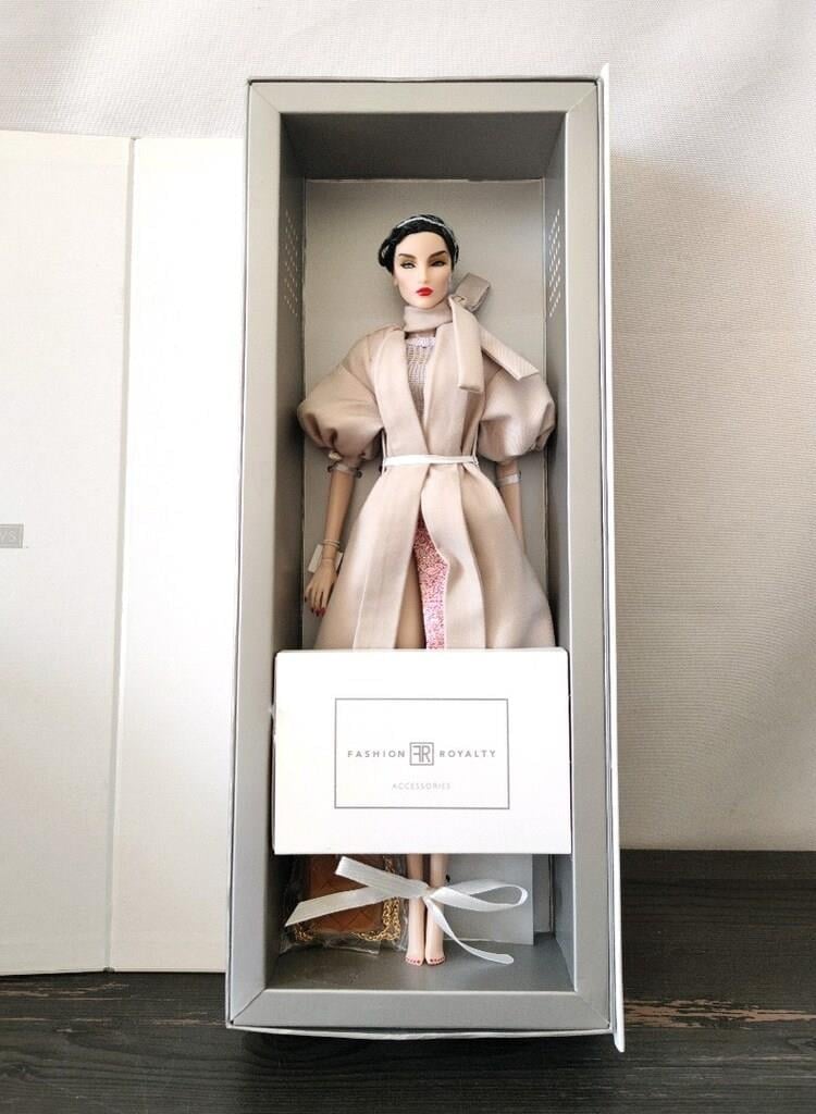 Fashion Royalty Integrity Toys Glamour Coated Elyse Jolie Dress Bebek