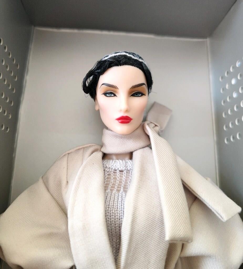 Fashion Royalty Integrity Toys Glamour Coated Elyse Jolie Dress Bebek