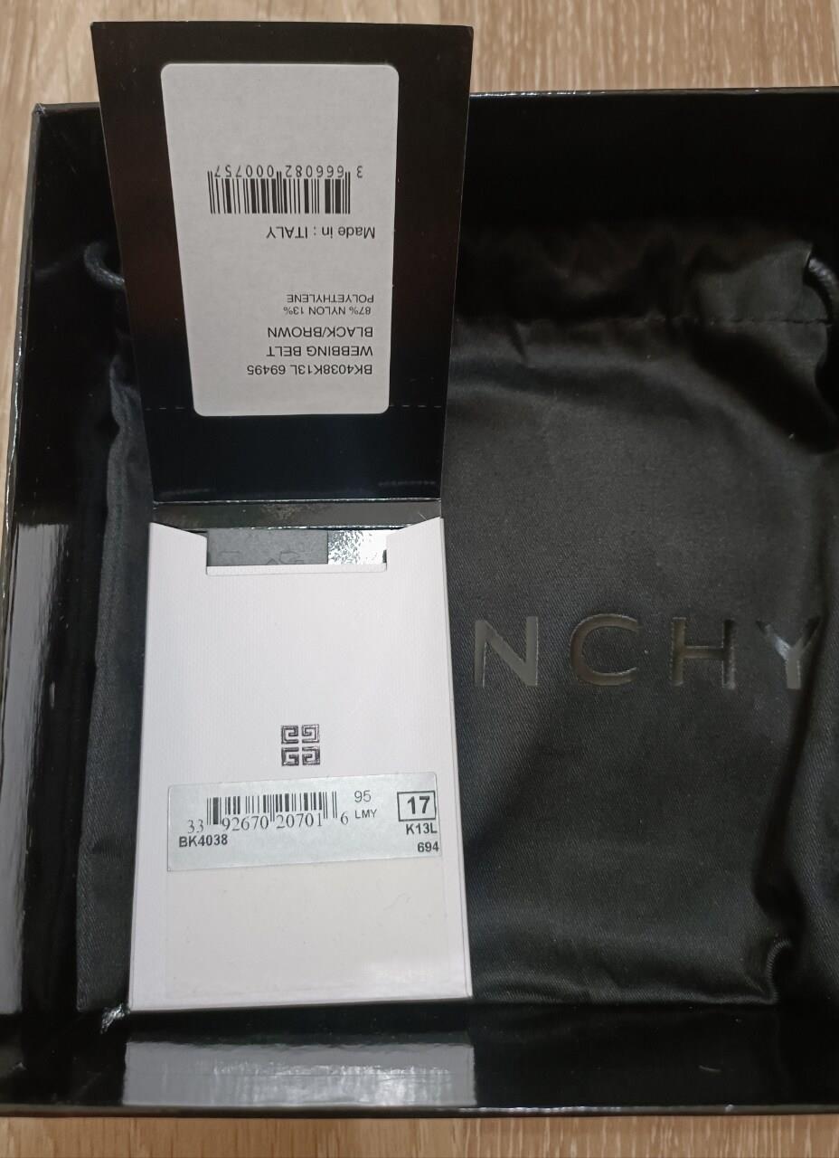Givenchy Logo Embossed Kemer