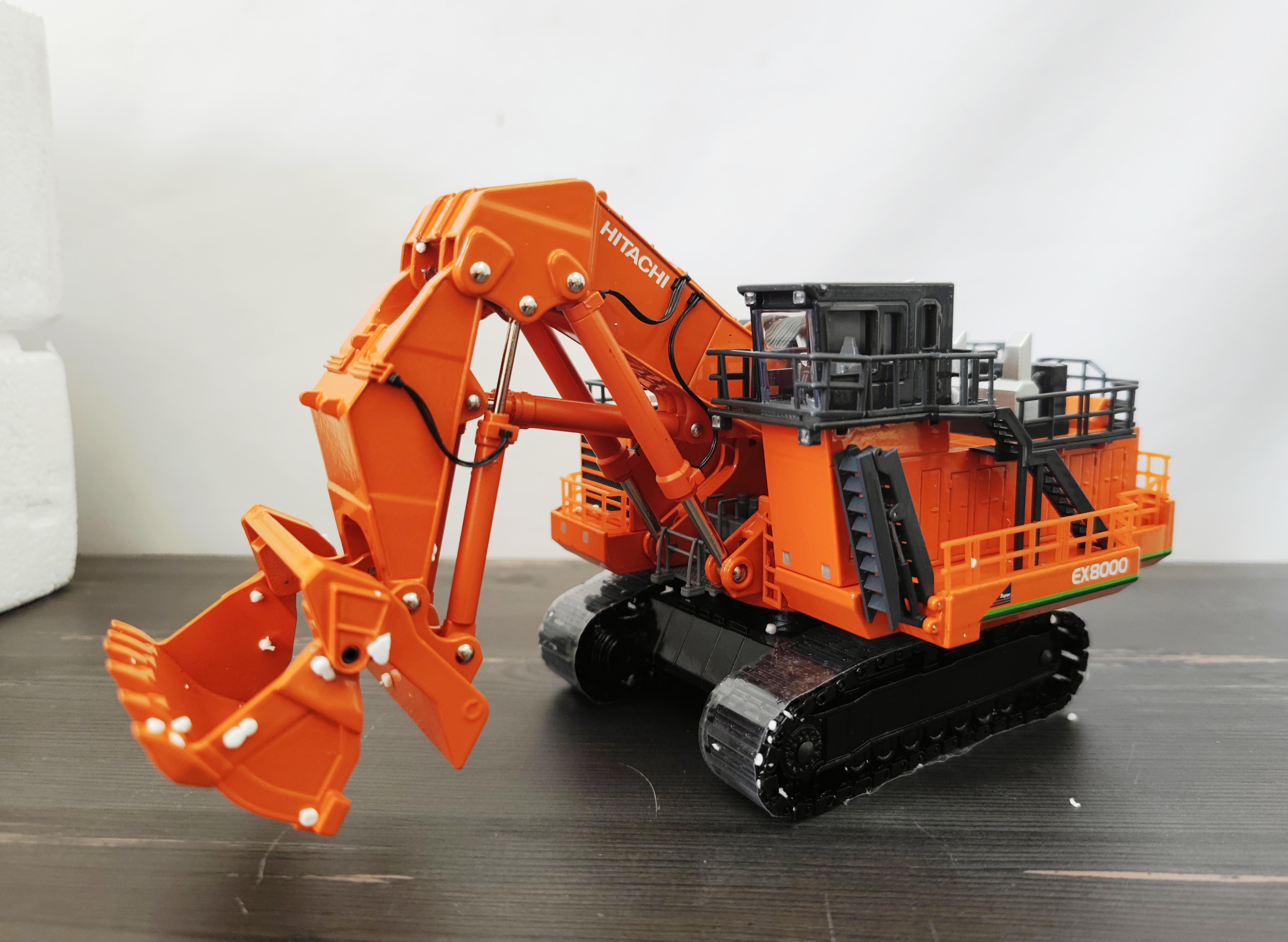 HITACHI EX8000 Mine Excavator 1/87 DIECAST