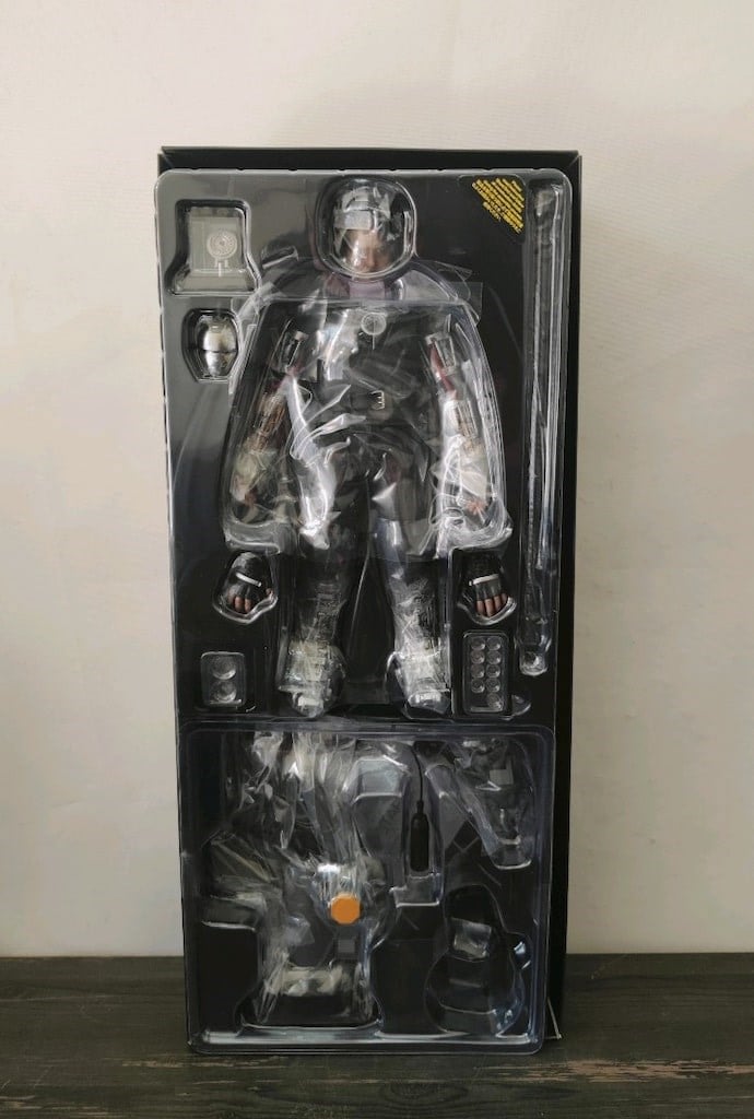 Hot Toys Tony Stark (Mech Test Deluxe Version - Special) MMS 582