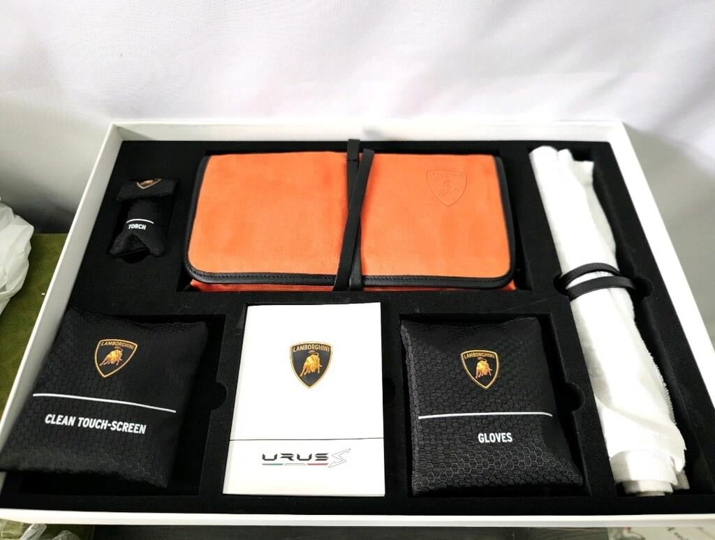 Lamborghini Urus S Perfomante Car Care & Cleaning Set