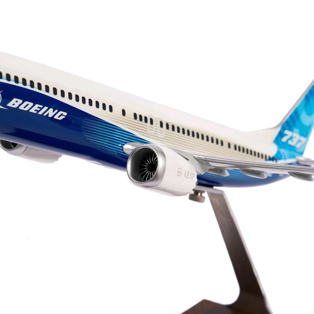 Pacmin - Boeing Unified 737 MAX 9 1:100 Model