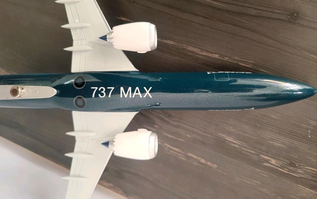 Pacmin - Boeing Unified 737 MAX 9 1:100 Model