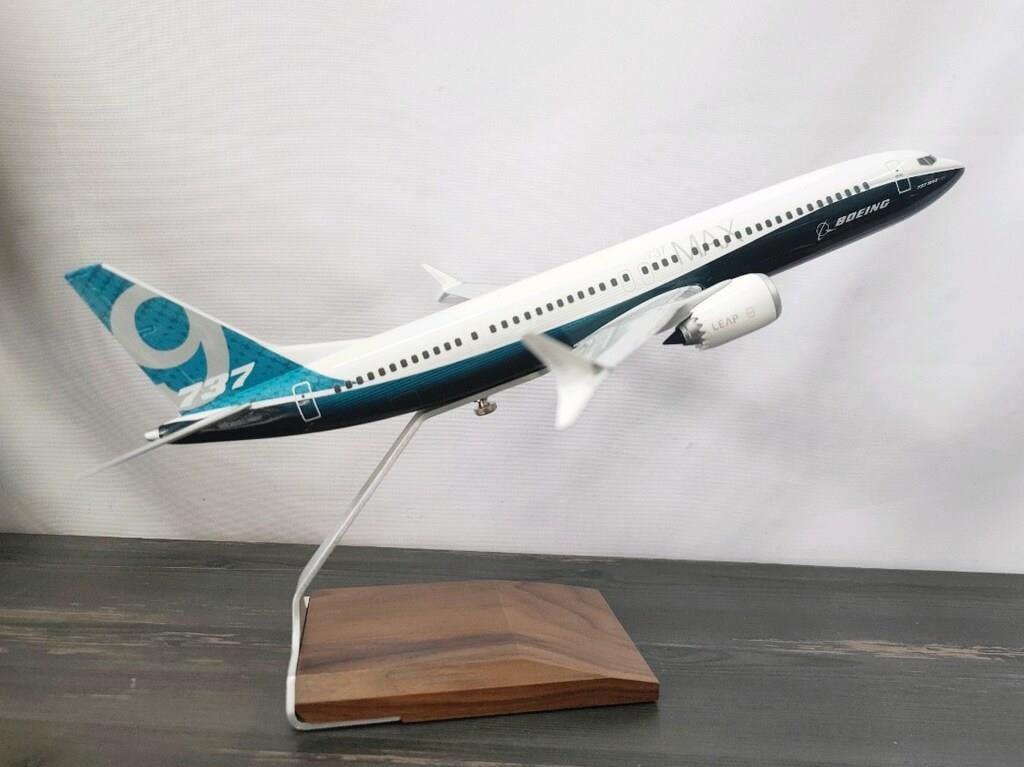 Pacmin - Boeing Unified 737 MAX 9 1:100 Model