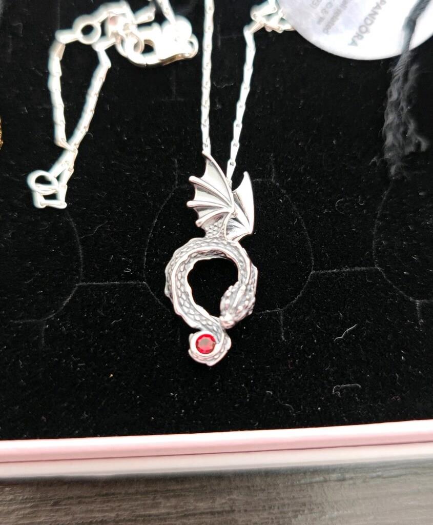 Pandora Game of Thrones Ejderha Hanedanı Taç Yüzüğü ve Kolye