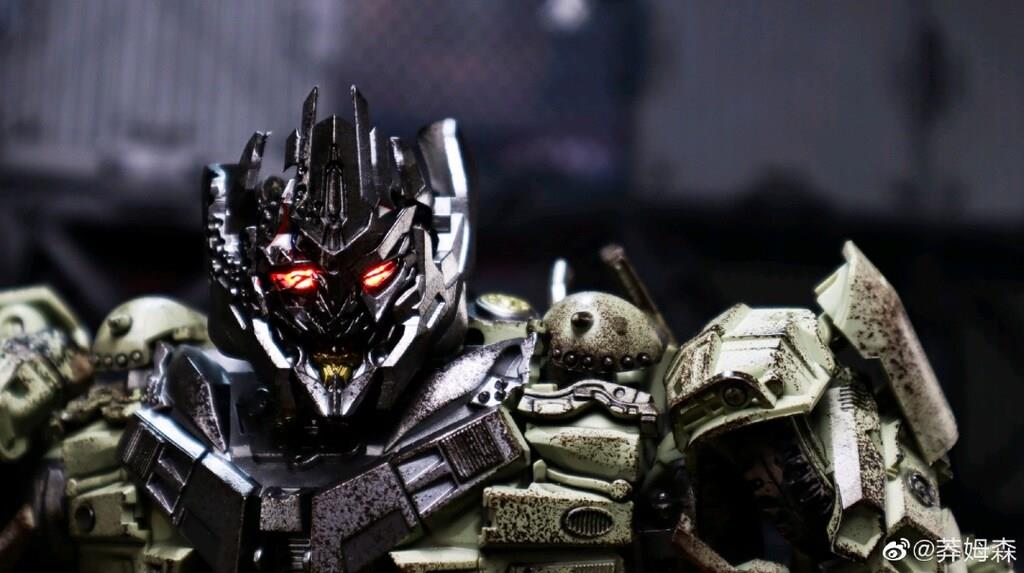 Unique Toys UT R-05 Desperado (Battle Damaged Version)