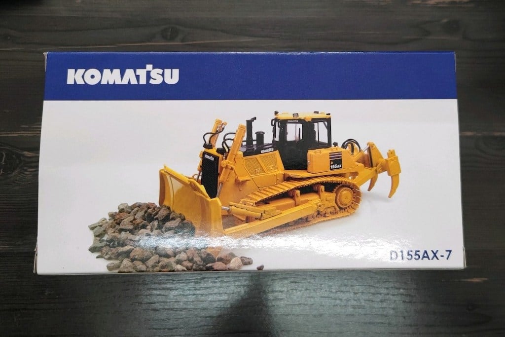 Universal Hobbies Komatsu D155AX-7 Dozer 1/50