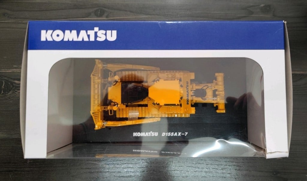 Universal Hobbies Komatsu D155AX-7 Dozer 1/50