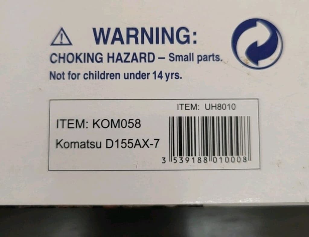 Universal Hobbies Komatsu D155AX-7 Dozer 1/50