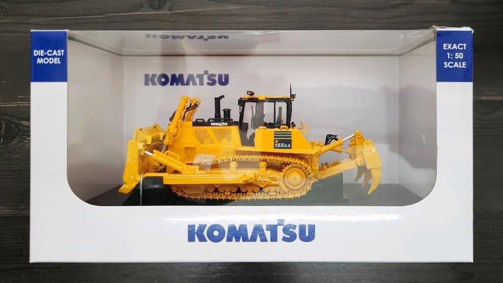 Universal Hobbies Komatsu D155AX-7 Dozer 1/50