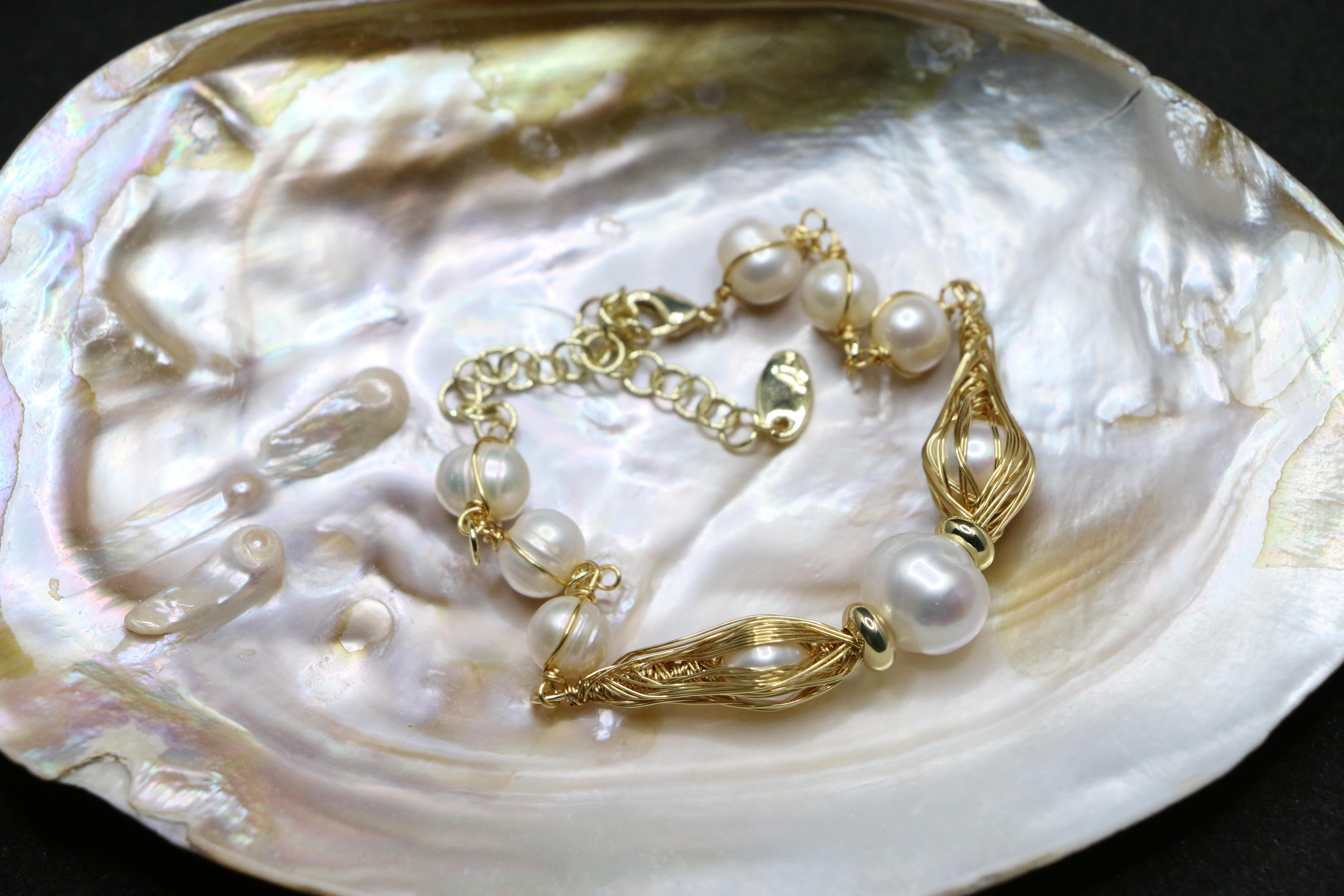 HIDDEN PEARL BRACELET