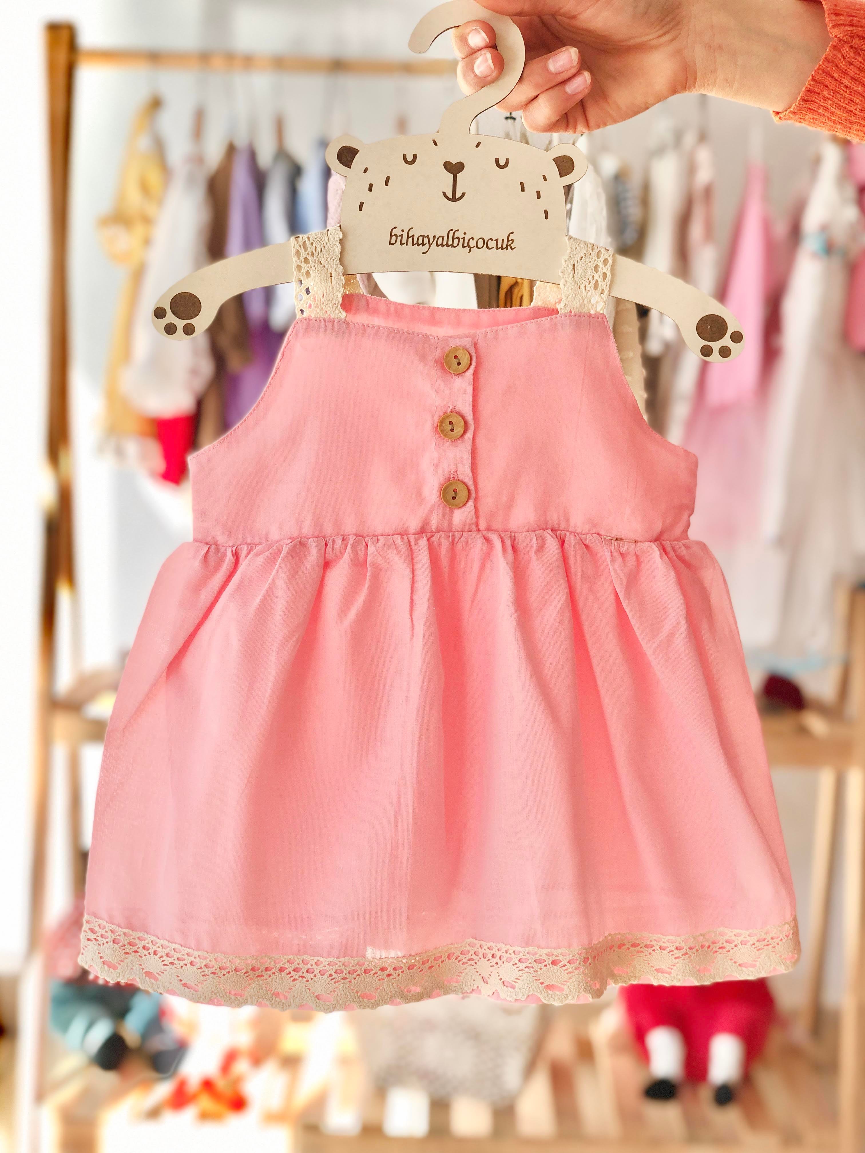 Laura- Pembe