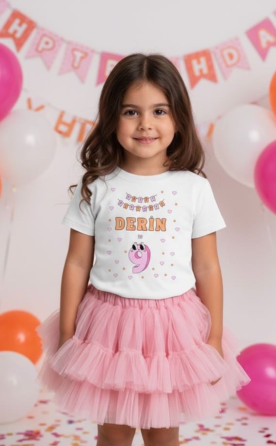 Kişiselleştirilebilir Rakamlı ve İsimli Kız Çocuk Doğum Günü T-shirtü