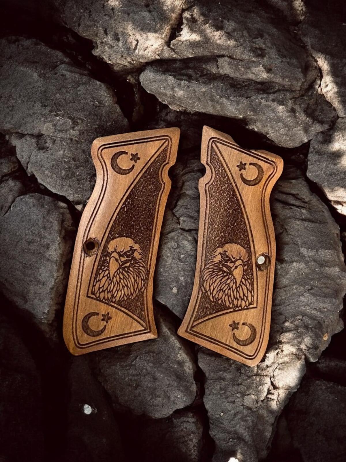 Ay yıldız ve kartal baş işlemeli yarım dekor fırınlanmış ceviz kabze