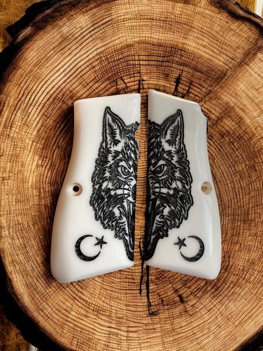 Browning kurt başı ve ay yıldız işlemeli beyaz sedef kabze